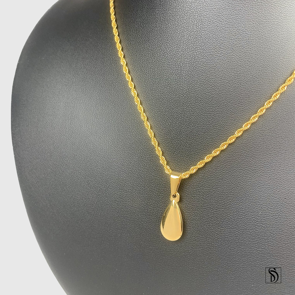 18K Gold Teardrop Pendant Necklace
