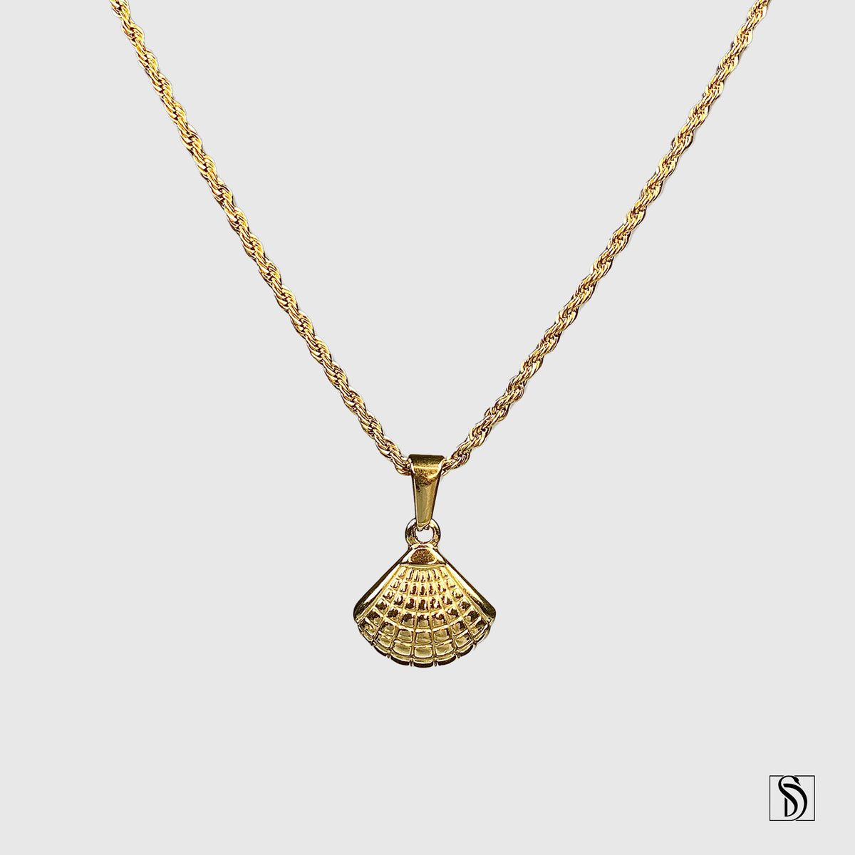 18K Gold Sea Shell Pendant Necklace