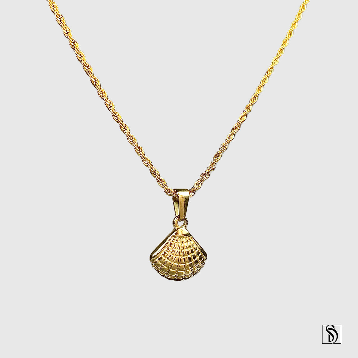 18K Gold Sea Shell Pendant Necklace