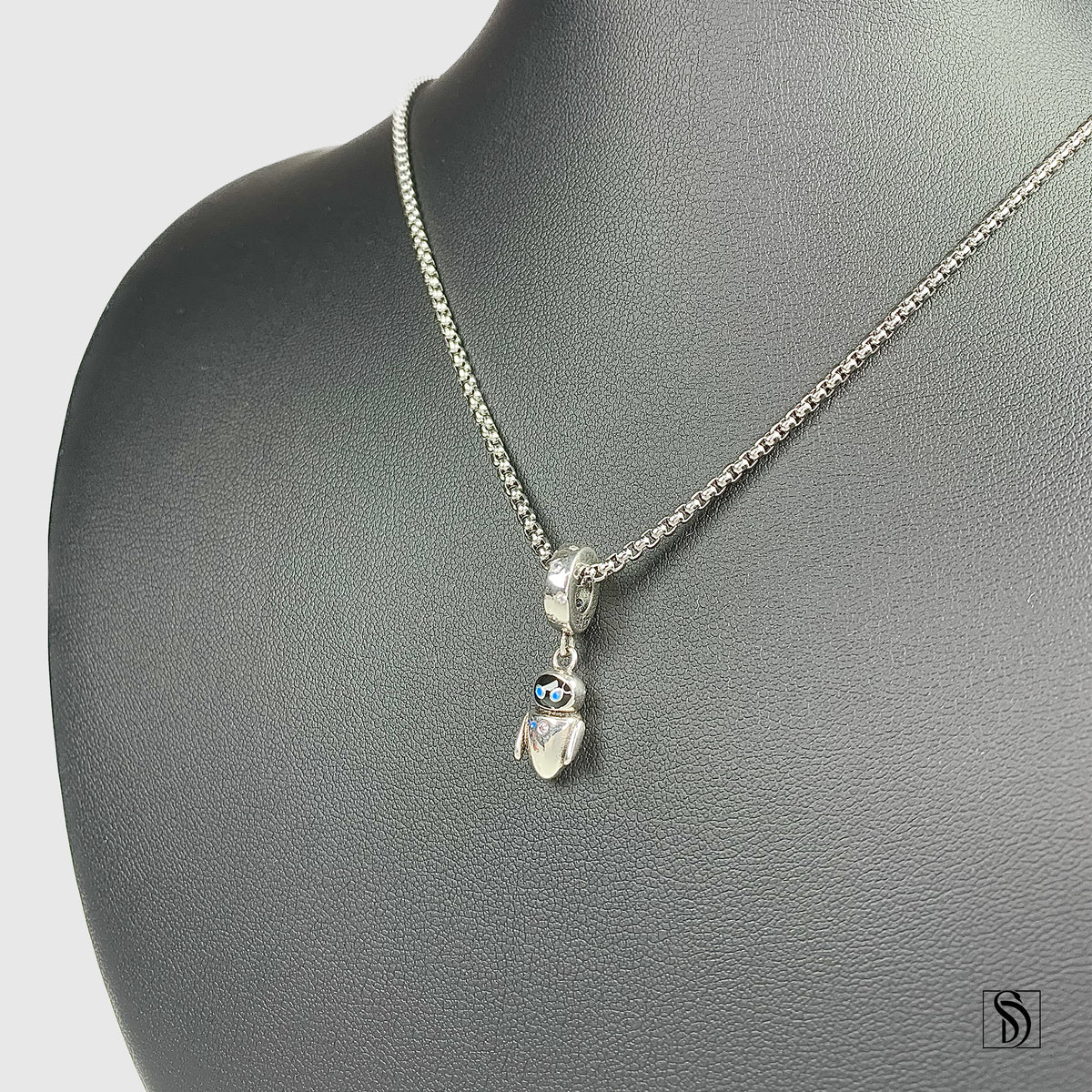 EVE Pendant Necklace